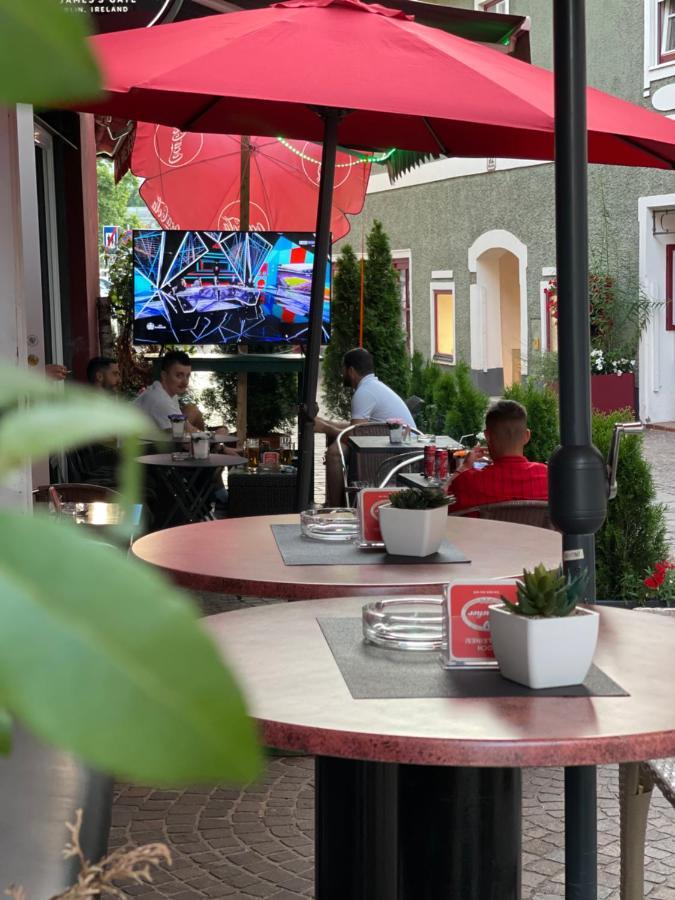 Hostel Lovely Rooms, City Center, Shared Bathroom, Windows To Corridor Villach Buitenkant foto
