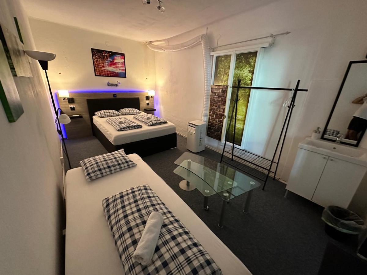 Hostel Lovely Rooms, City Center, Shared Bathroom, Windows To Corridor Villach Buitenkant foto