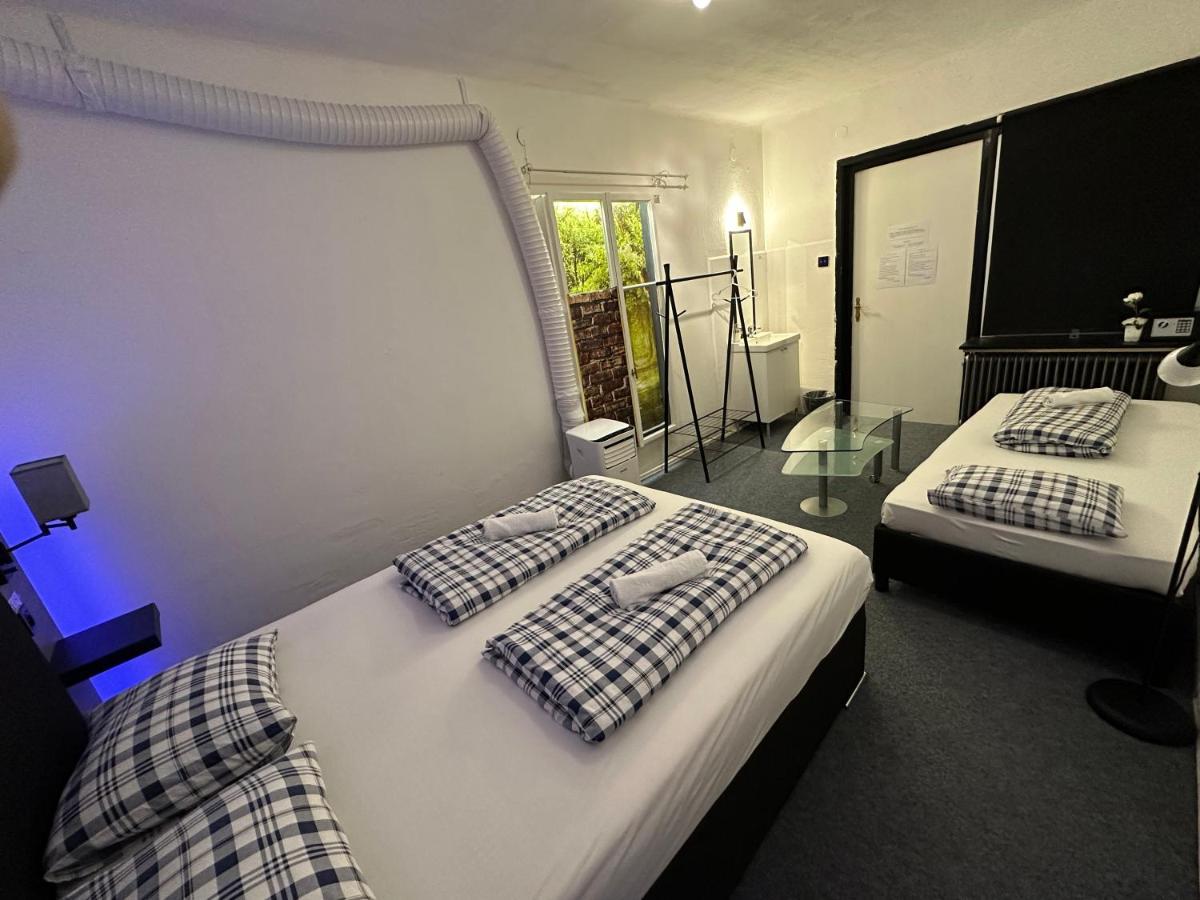 Hostel Lovely Rooms, City Center, Shared Bathroom, Windows To Corridor Villach Buitenkant foto