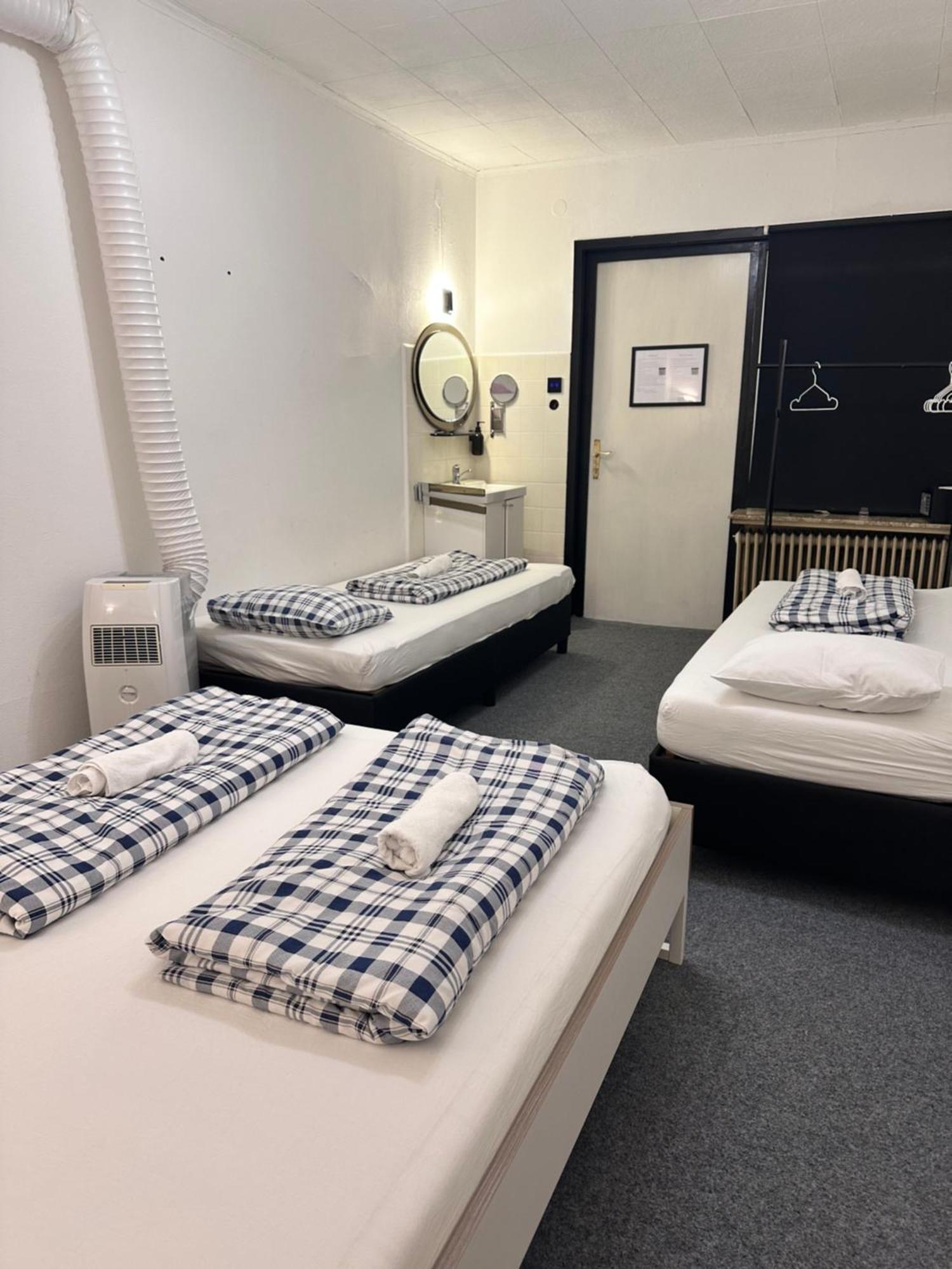 Hostel Lovely Rooms, City Center, Shared Bathroom, Windows To Corridor Villach Buitenkant foto