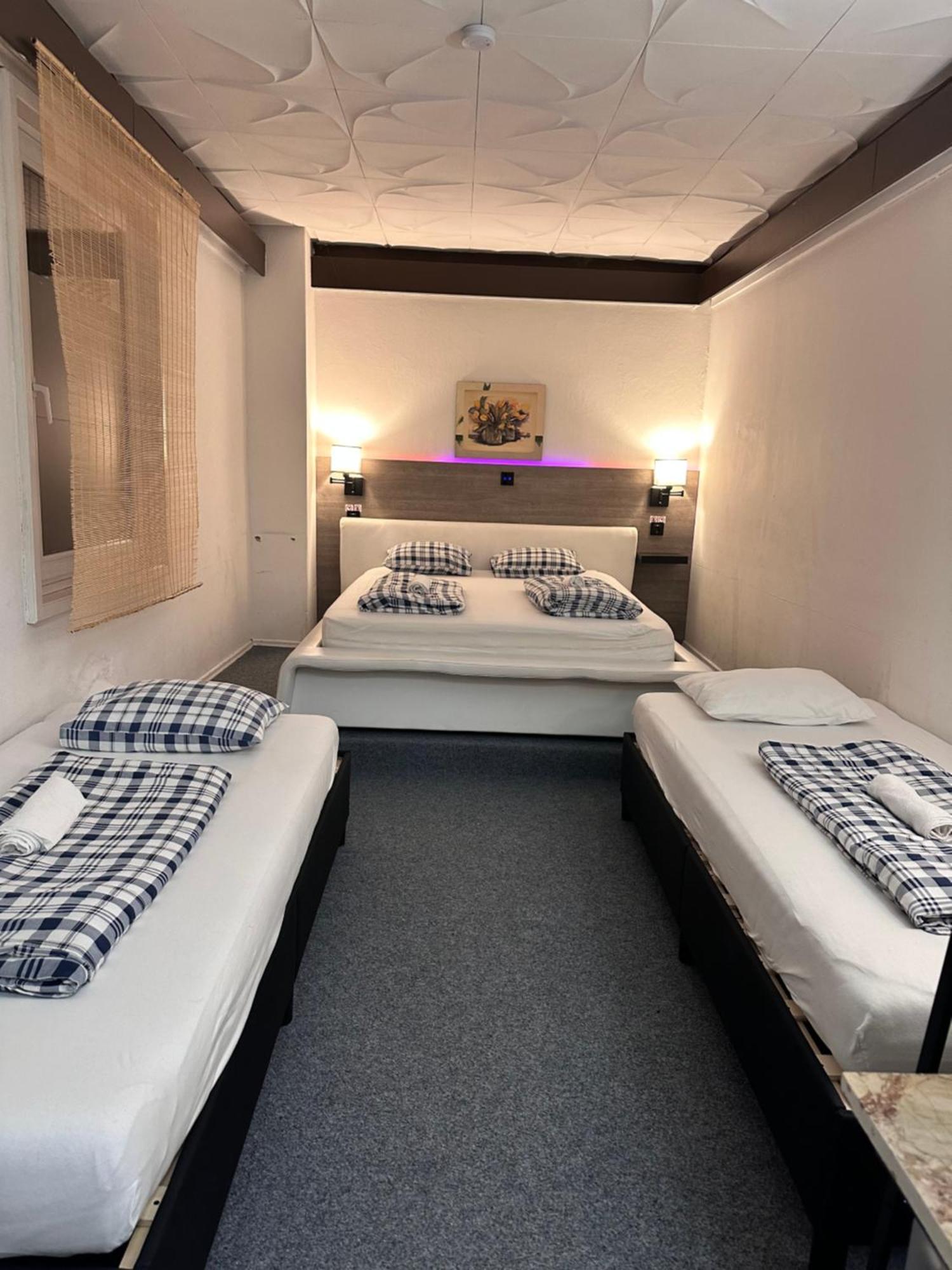 Hostel Lovely Rooms, City Center, Shared Bathroom, Windows To Corridor Villach Buitenkant foto