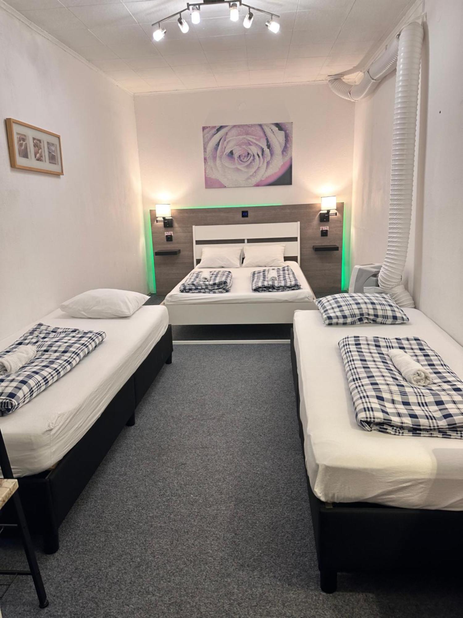 Hostel Lovely Rooms, City Center, Shared Bathroom, Windows To Corridor Villach Kamer foto