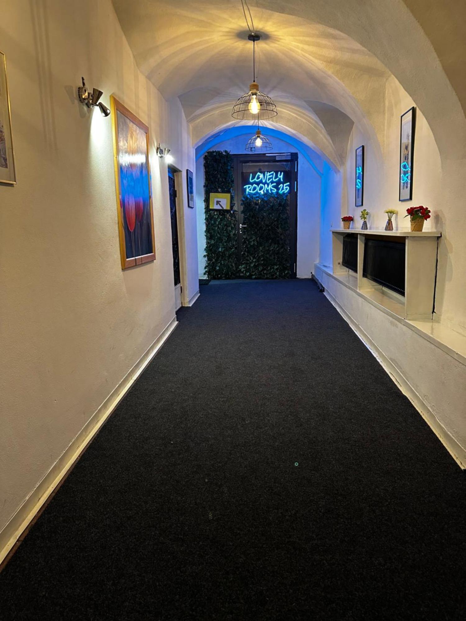 Hostel Lovely Rooms, City Center, Shared Bathroom, Windows To Corridor Villach Buitenkant foto