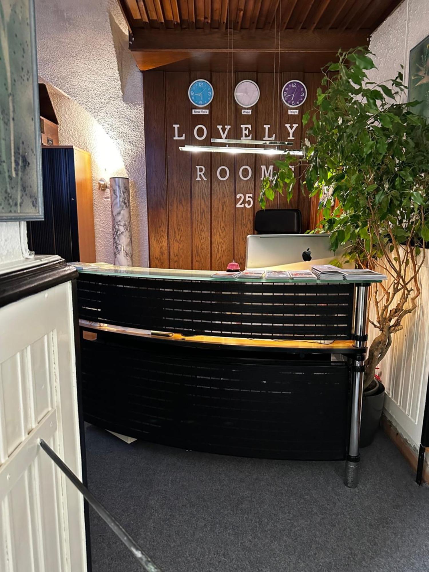 Hostel Lovely Rooms, City Center, Shared Bathroom, Windows To Corridor Villach Buitenkant foto