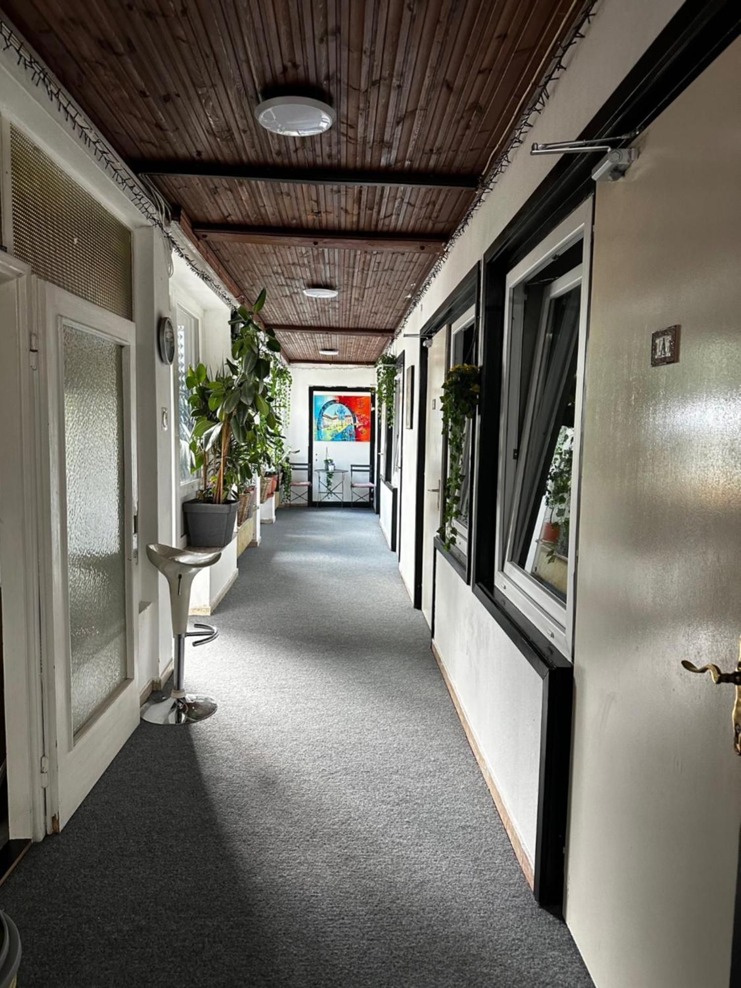Hostel Lovely Rooms, City Center, Shared Bathroom, Windows To Corridor Villach Buitenkant foto
